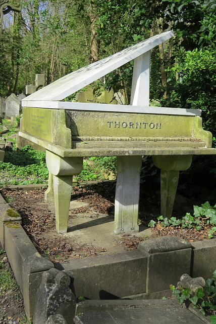 highgate cemetery east, london