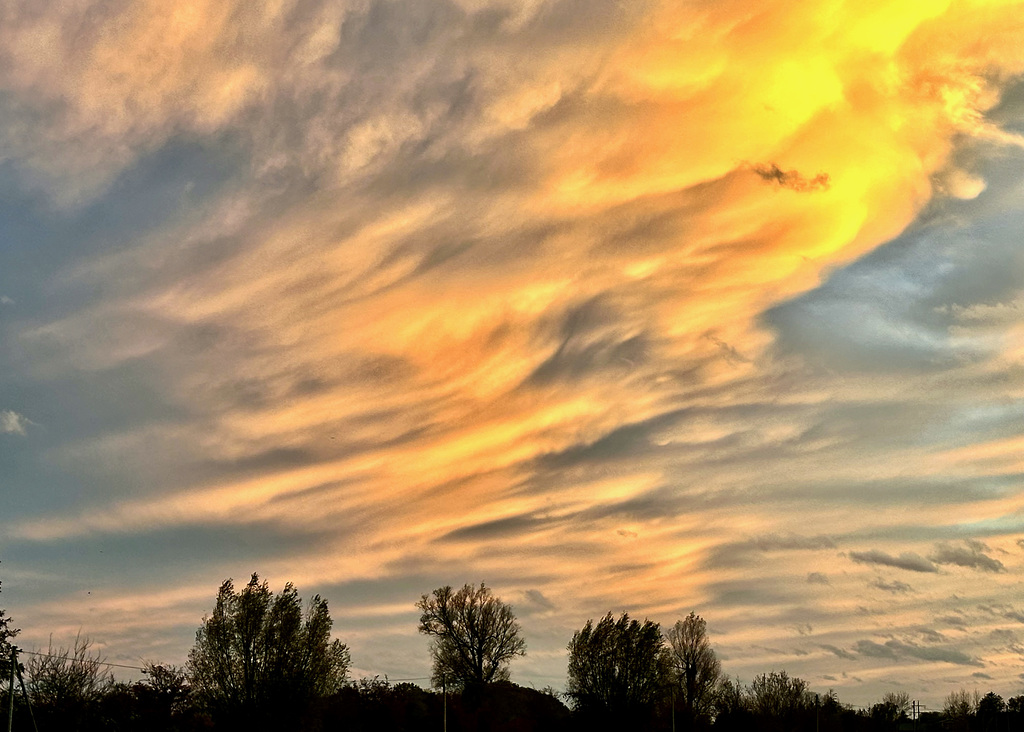 Wolken in der Dämmerung