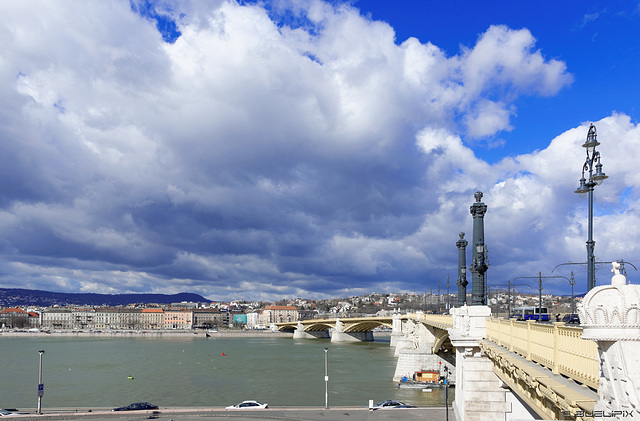 Margaretenbrücke - Margit híd (© Buelipix)