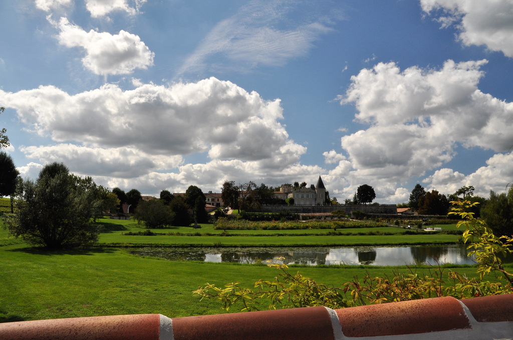 Cycling from Bordeaux Vineyards to the Atlantic Coast/ Château Lafite-Rothschild