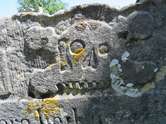 new romney church, kent (32)c18 tombstone with skull, william dan?p?e +1720