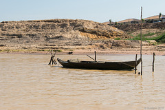 am Ufer des Tonle Sap Flusses (© Buelipix)
