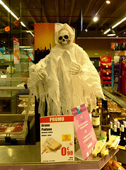 BE - Eupen - Halloween decorations at Match supermarket