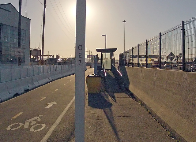 Alexander Zuckermann Bicycle-Pedestrian Path bus stop (0104A)