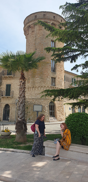 Kristy and Jo, Vasto