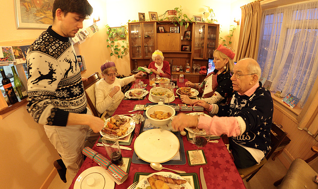 EOS 6D Peter Harriman 16 14 39 25953 xmasDinner dpp