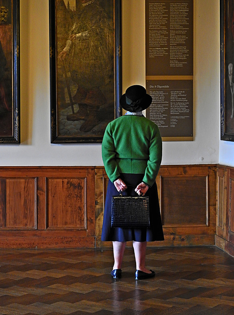 Dame im Museum Dame im Museum