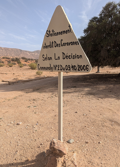 Stationnement interdit des caravanes / Parken für wohnwagen verboten