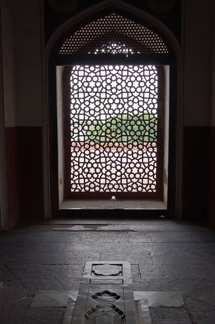 Outer tomb chamber with pierced stone screen