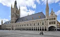Ypres - Lakenhalle