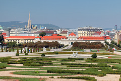 Schloss Belvedere - Blick über die Gartenanlage zum Unteren Belvedere