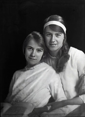 Portrait of the Tully sisters c. 1910