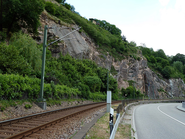 Bahnlinie und Strasse im Murgtal bei Oberstrot