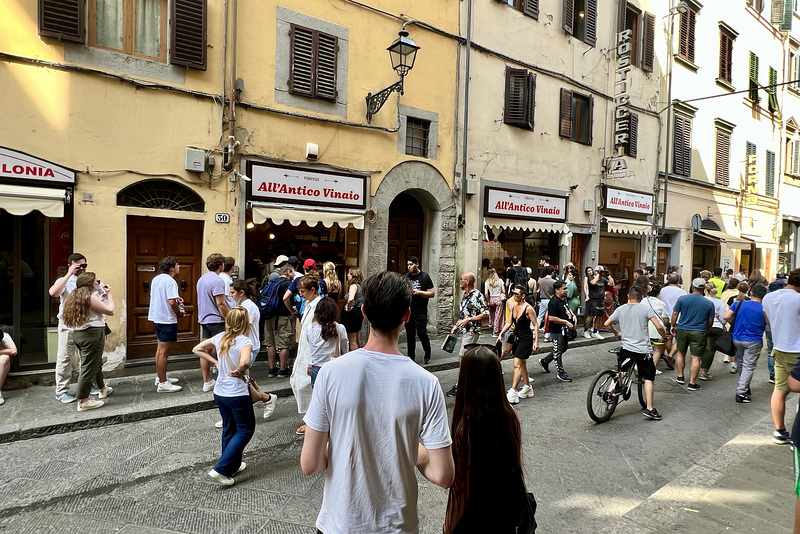 Florence 2023 – Standing in line for All’Antico Vinaio