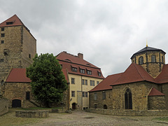 Innenhof mit Kirche