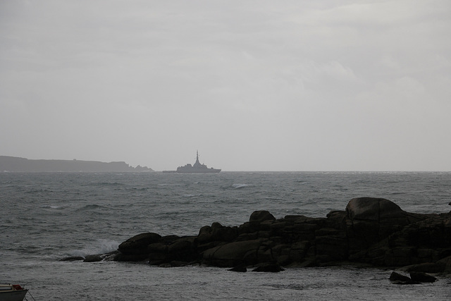 frégate fremm en essai au large l'ile de GROIX