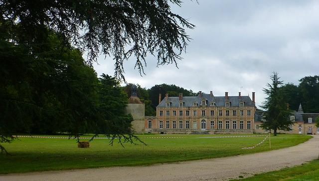 Château de Méziéres les Cléry.