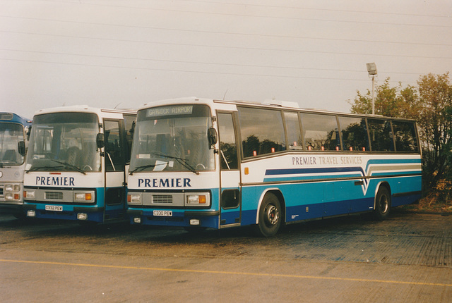 330/01 Premier Travel (Cambus Holdings) C330 PEW and C332 PEW at Kings Hedges - 7 Oct 1990 131-20 330/01 Premier Travel (Cambus Holdings) C330 PEW and C332 PEW at Kings Hedges - 7 Oct 1990 131-20