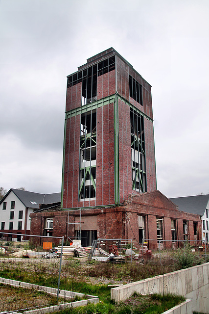 Förderturm über dem ehem. Schacht 4 der Zeche Osterfeld (Oberhausen-Klosterhardt) / 15.04.2023