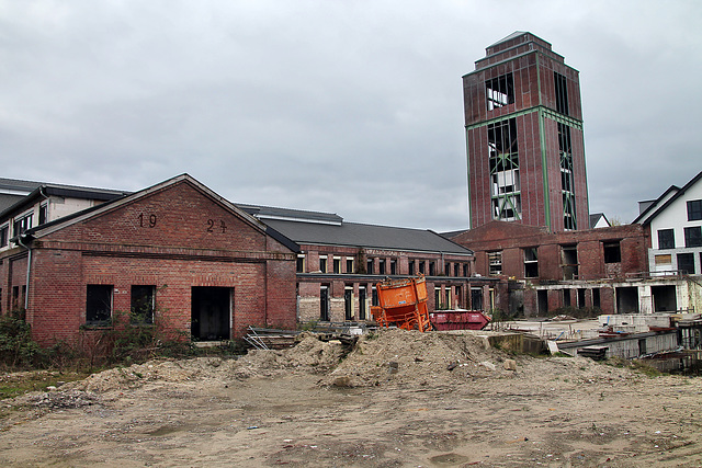 Ehem. Schachtanlage Osterfeld 4, Förderturm und Kauengebäude (Oberhausen-Klosterhardt) / 15.04.2023