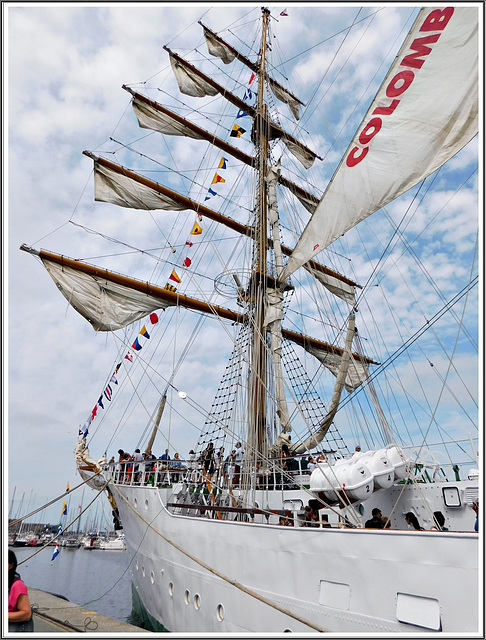 Le Gloria (bateau Colombien) à Saint Malo (35) avec note