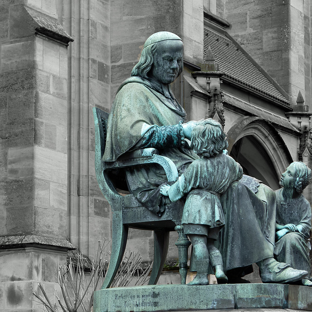 Statue von Christoph von Schmid auf dem Marktplatz in Dinkelsbühl