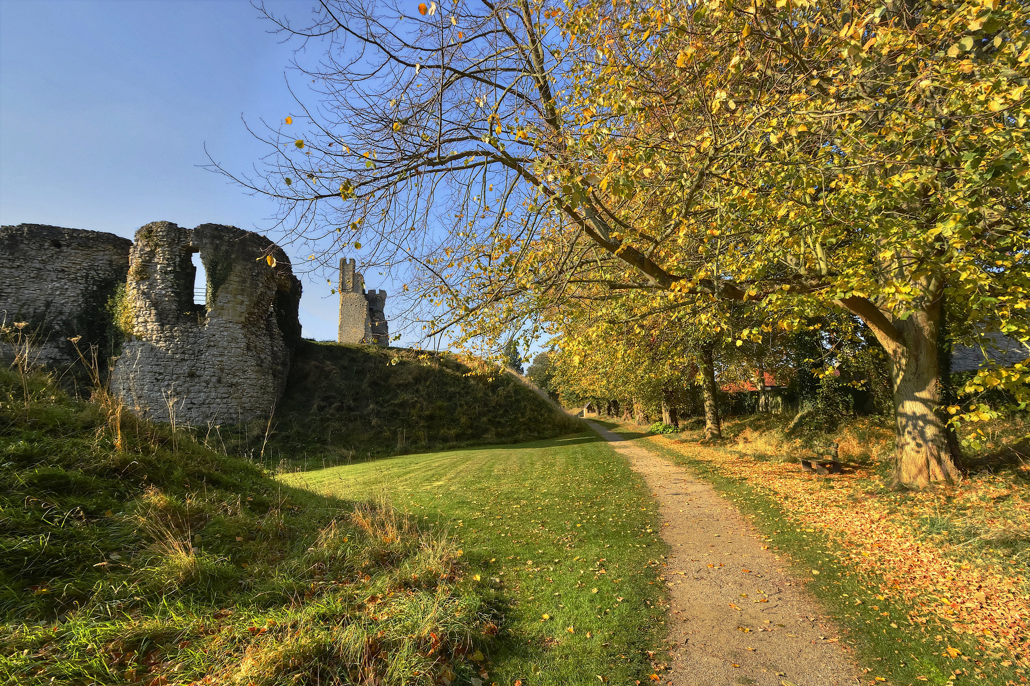 Autumn walk by Helmsley Castle - North Yorkshire
