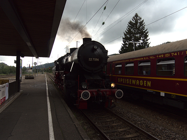 Vorbeifahrt am Speisewagen