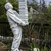 die Skulptur 'Knowledge & Wisdom' von Thoreau Bakker bei denTemplin Gardens in Fergus (© Buelipix)