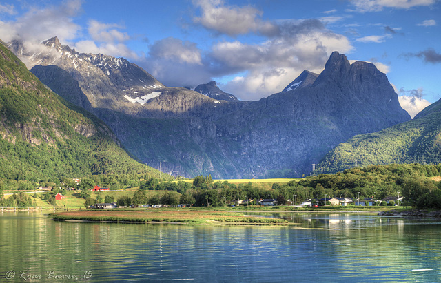 River Rauma and  Romsdalstårnet seen from Åndalsnes.