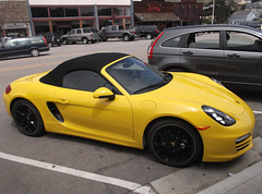 Petite jaune décapotable / Yellow cutie