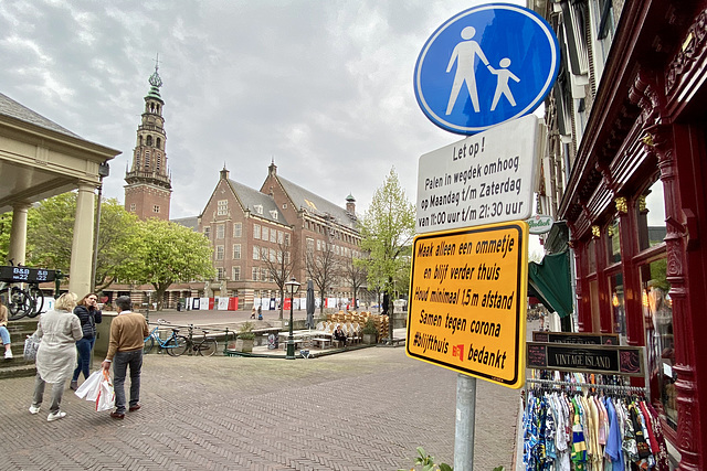 Nieuwe Rijn with corona sign