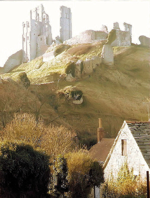 England-Reise im März 1989: View from the village to Corfe Castle