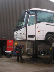 Steam cleaning Mulleys Motorways YN05 HBO at Ixworth - 5 Feb 2011 (DSCN5359)