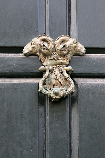 Fancy knocker