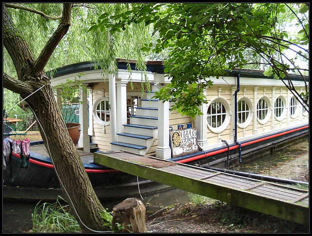 houseboat at Iffley Fields