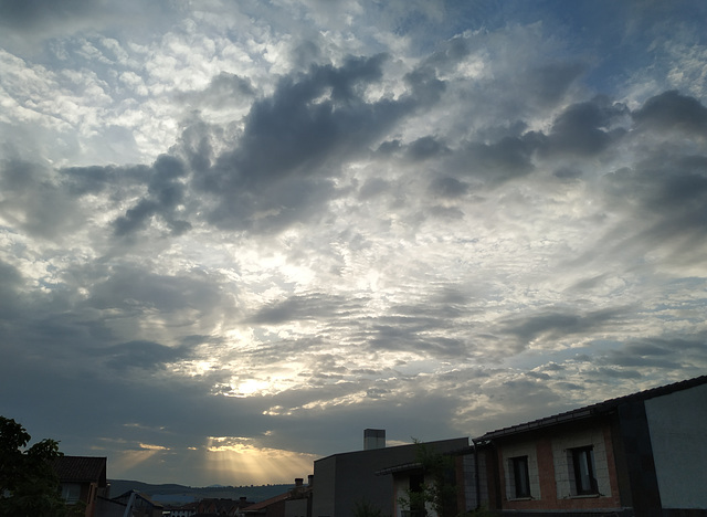 Nubes del alba, 4