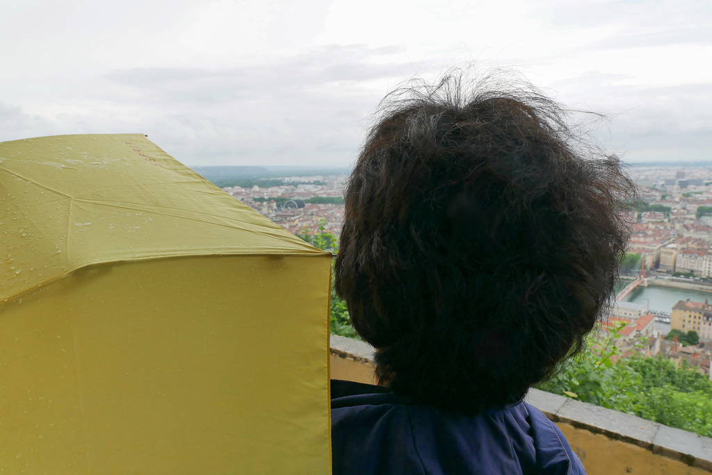 Vue panoramique sur ma femme par temps humide