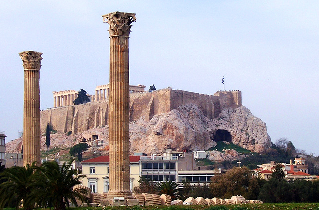 GR - Athen - Blick vom Olympeion zur Akropolis