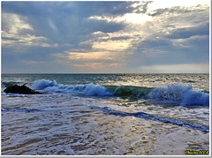 Il y a la mer, les vagues et le ciel...