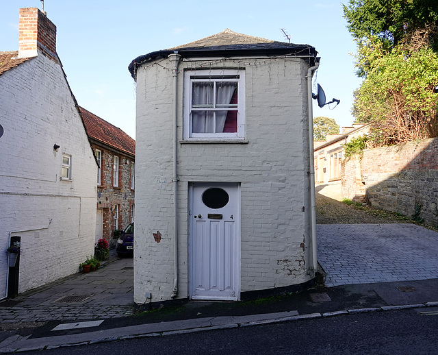 Narrow house