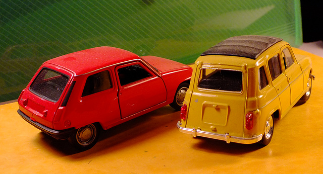 Modeles réduits Renault R5 et Renault 4L  (A l'attention de raingirl)