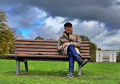 Bank mit Weitblick  im Jenischpark Hamburg (PiP)