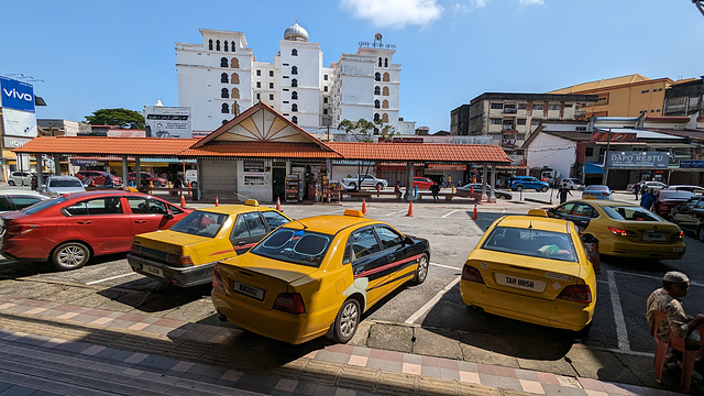 Quatuor de taxis jaunes / Four yellow cabs