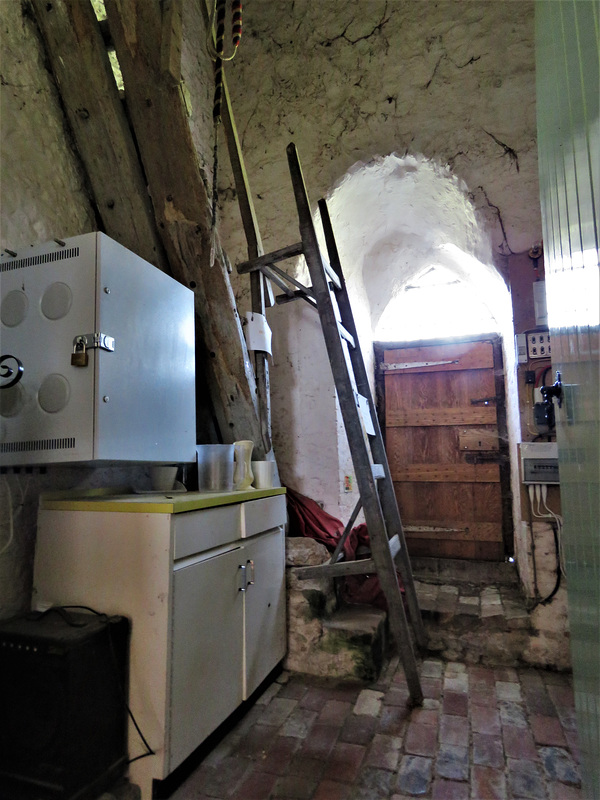 old romney church, kent (5)c19 bier, c21 tat
