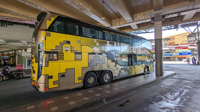 Un gros bus imposant à deux étages !