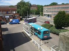 DSCF4503 Unō T21 UNO (J 28941) and Arriva the Shires KX09 GYZ in Welwyn Garden City - 18 Jul 2016