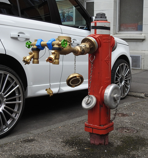 Hydrant voll in Aktion.