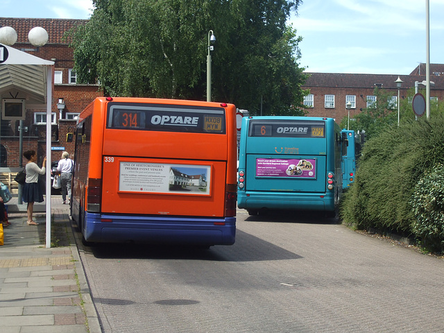 DSCF4497 Centrebus 339 (MX08 MYW) and Arriva 2463 (KE55 KPJ) in Welwyn Garden City - 18 Jul 2016