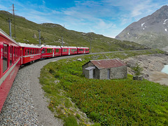 Bernina Bahn auf dem Bernina Pass